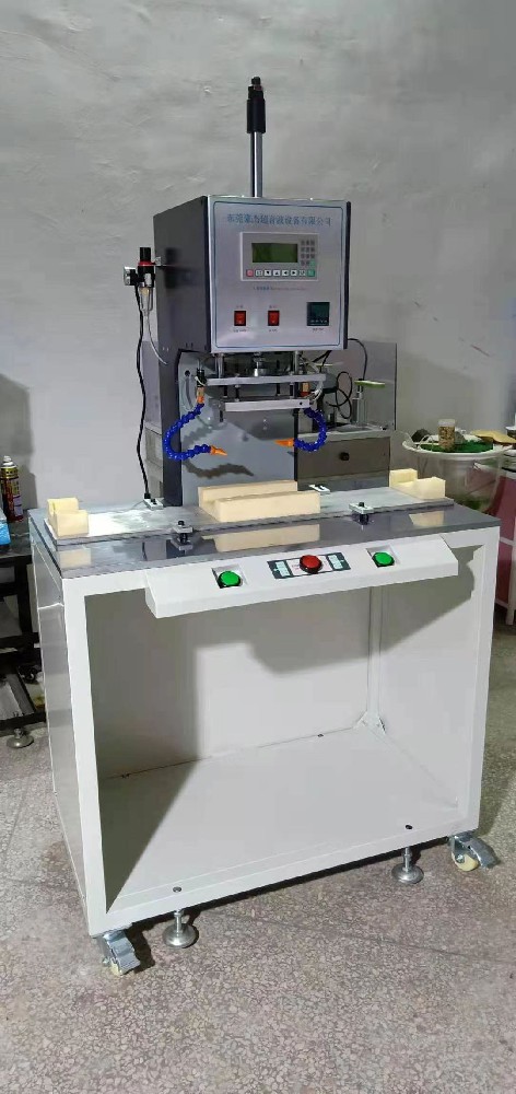 Non standard customized ultrasonic welding machine for oversized automotive plastic parts